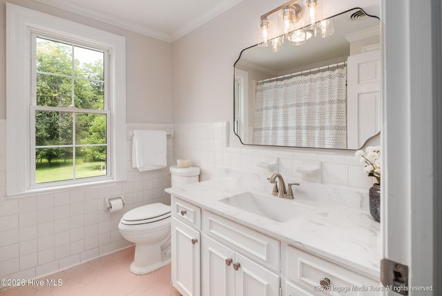 696 Laurie Ellis Road, Winterville, NC 28590