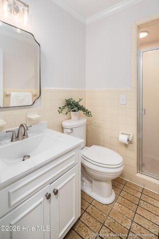 696 Laurie Ellis Road, Winterville, NC 28590