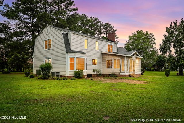 696 Laurie Ellis Road, Winterville, NC 28590