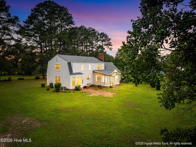 696 Laurie Ellis Road, Winterville, NC 28590