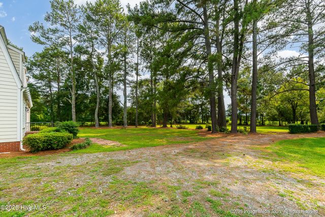 696 Laurie Ellis Road, Winterville, NC 28590