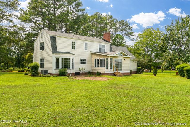 696 Laurie Ellis Road, Winterville, NC 28590