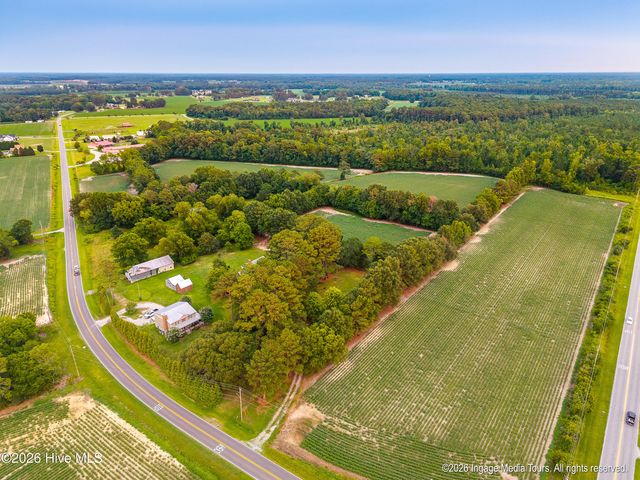 696 Laurie Ellis Road, Winterville, NC 28590