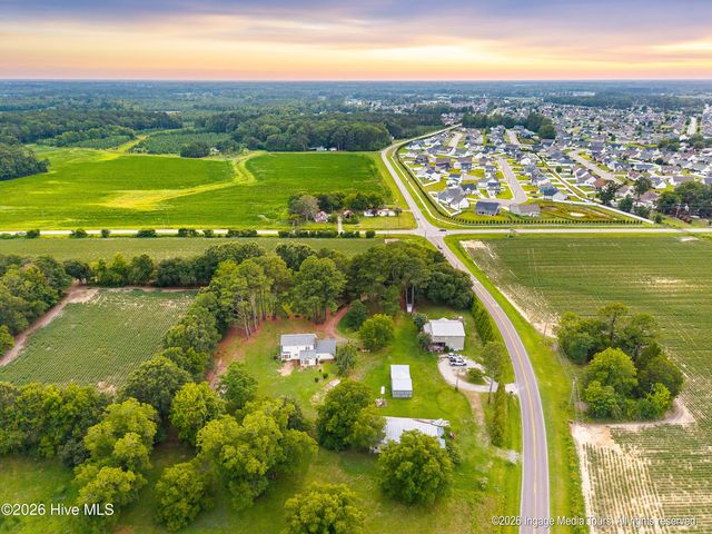 696 Laurie Ellis Road, Winterville, NC 28590