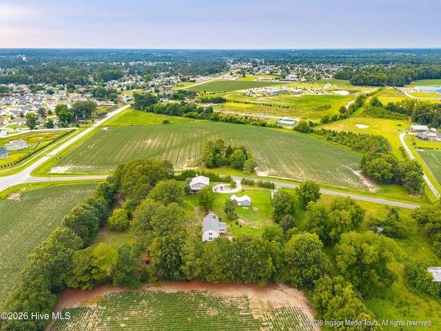 696 Laurie Ellis Road, Winterville, NC 28590