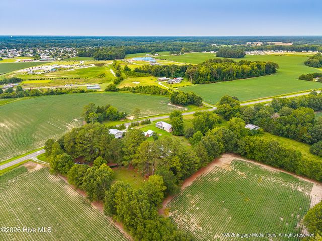 696 Laurie Ellis Road, Winterville, NC 28590