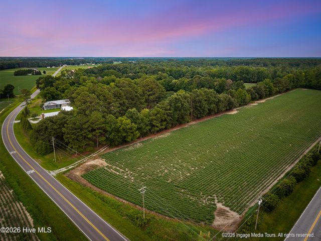 696 Laurie Ellis Road, Winterville, NC 28590