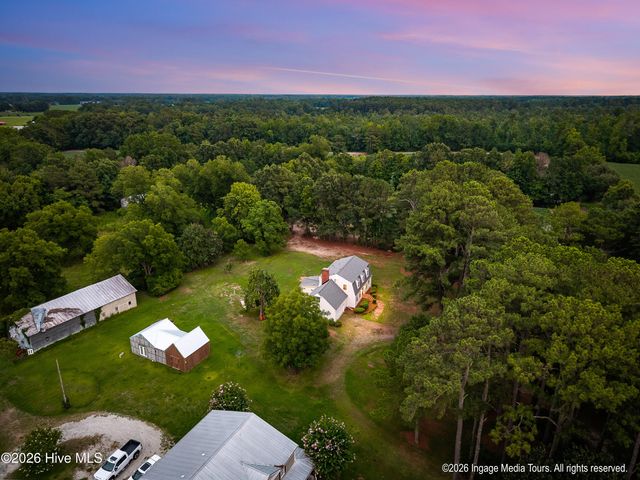 696 Laurie Ellis Road, Winterville, NC 28590