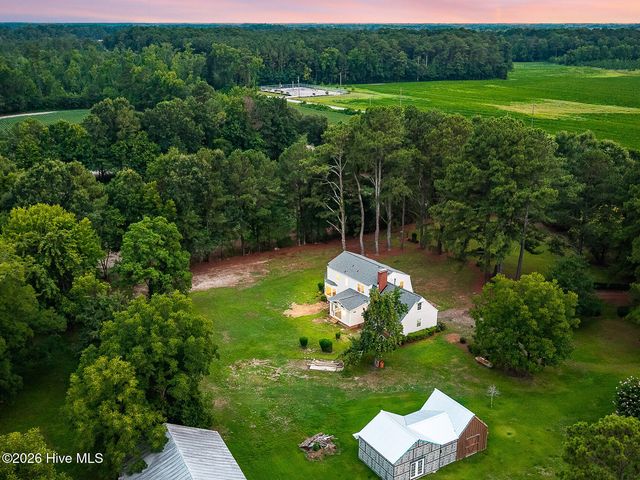 696 Laurie Ellis Road, Winterville, NC 28590