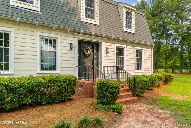 696 Laurie Ellis Road, Winterville, NC 28590