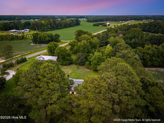 696 Laurie Ellis Road, Winterville, NC 28590