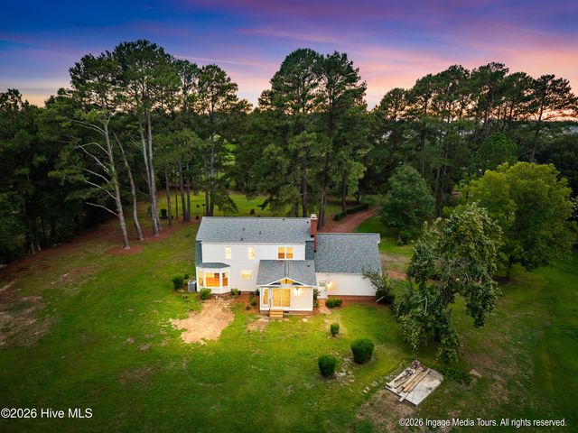 696 Laurie Ellis Road, Winterville, NC 28590