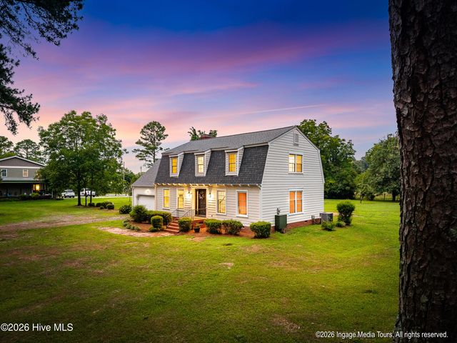 696 Laurie Ellis Road, Winterville, NC 28590