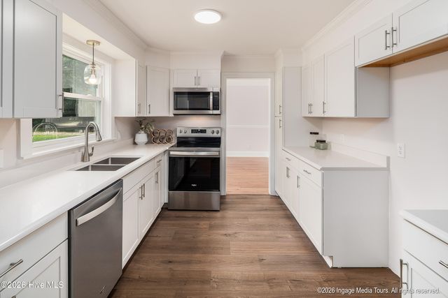 696 Laurie Ellis Road, Winterville, NC 28590