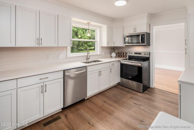 696 Laurie Ellis Road, Winterville, NC 28590