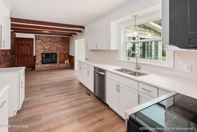 696 Laurie Ellis Road, Winterville, NC 28590