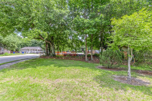 2018 Morningside Drive, North Charleston, SC 29405
