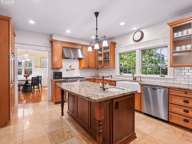 2517 Ne HAMBLET St, Portland, OR 97212