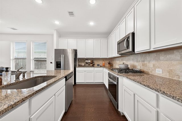 8018 Royal Palm Drive, Fulshear, TX 77441