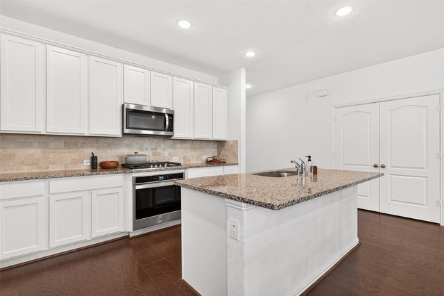 8018 Royal Palm Drive, Fulshear, TX 77441