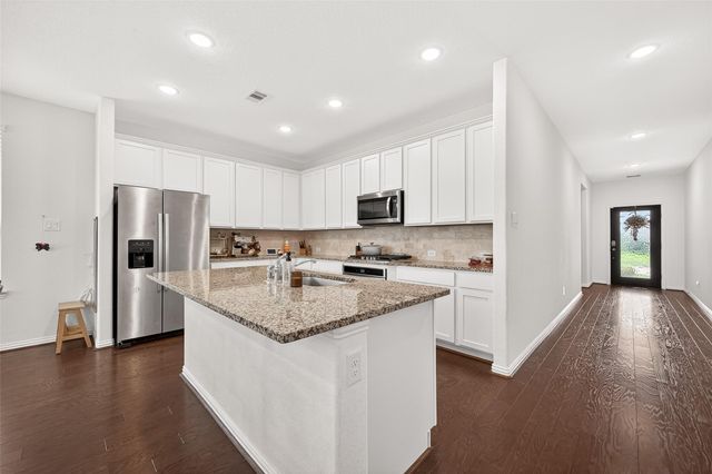 8018 Royal Palm Drive, Fulshear, TX 77441