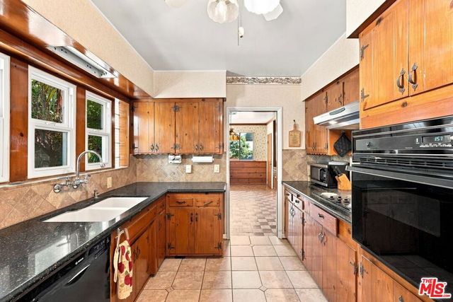 15954 Gault Street, Lake Balboa, CA 91406