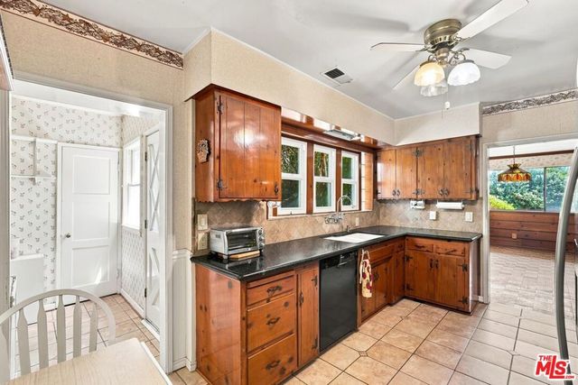 15954 Gault Street, Lake Balboa, CA 91406