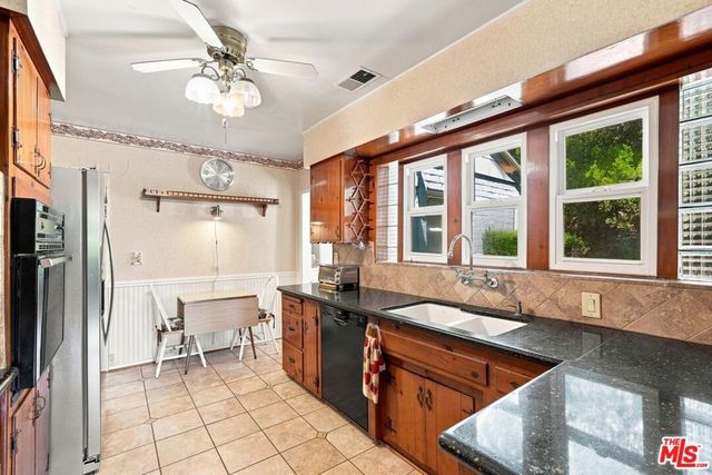 15954 Gault Street, Lake Balboa, CA 91406