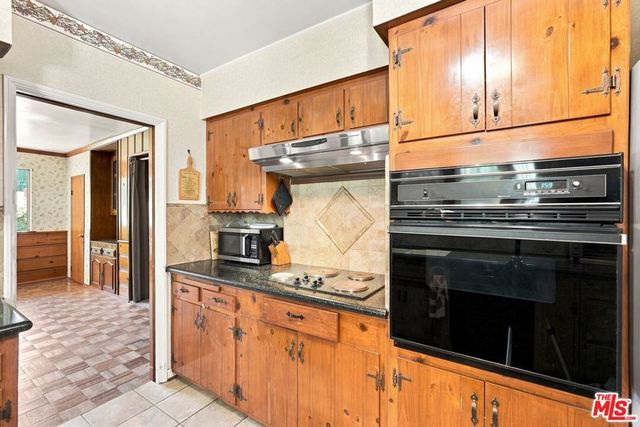 15954 Gault Street, Lake Balboa, CA 91406