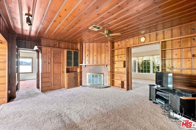15954 Gault Street, Lake Balboa, CA 91406
