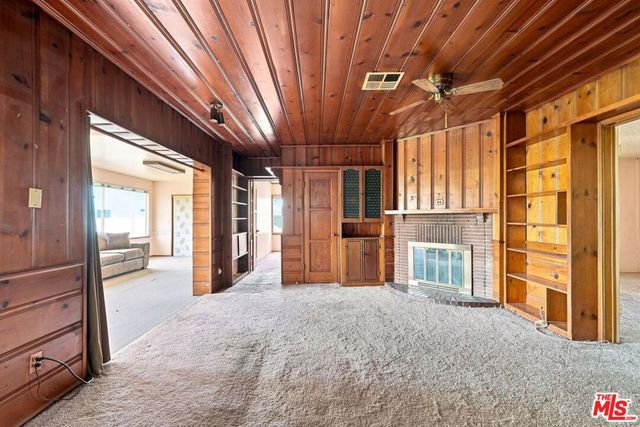 15954 Gault Street, Lake Balboa, CA 91406