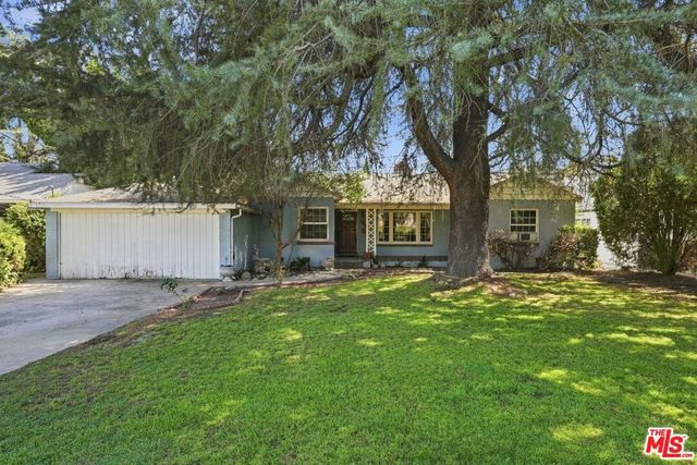 15954 Gault Street, Lake Balboa, CA 91406