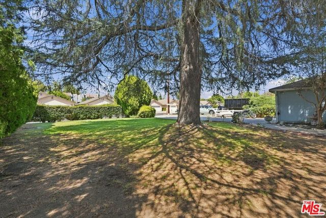 15954 Gault Street, Lake Balboa, CA 91406