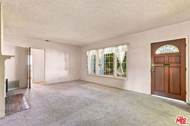 15954 Gault Street, Lake Balboa, CA 91406