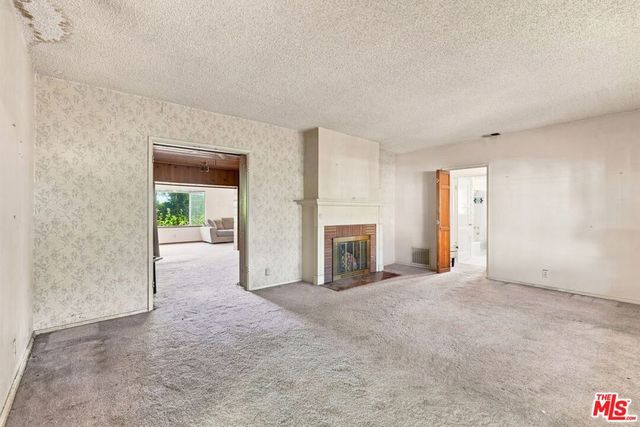 15954 Gault Street, Lake Balboa, CA 91406