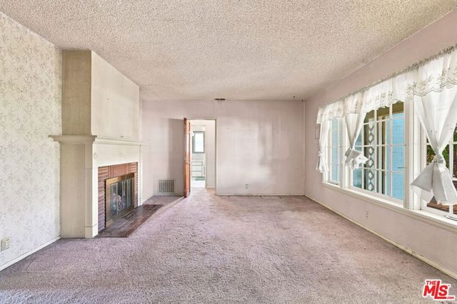 15954 Gault Street, Lake Balboa, CA 91406