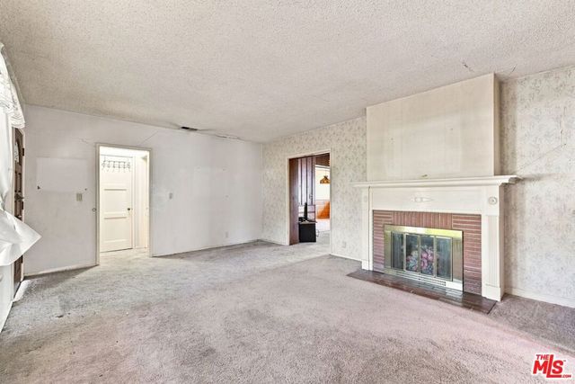 15954 Gault Street, Lake Balboa, CA 91406