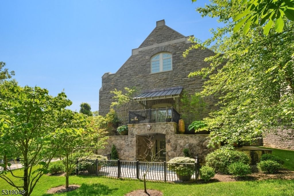 80 Claremont Rd 802, Bernardsville Boro, NJ 07924