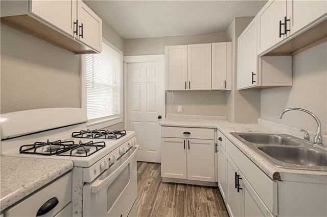5900 Wabash Avenue, Kansas City, MO 64130