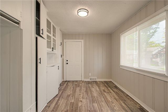 5900 Wabash Avenue, Kansas City, MO 64130