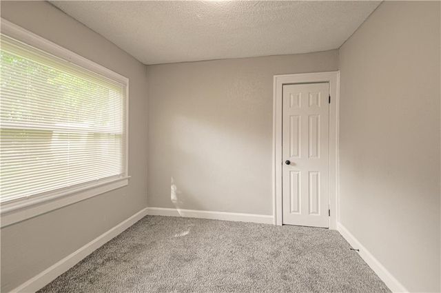 5900 Wabash Avenue, Kansas City, MO 64130