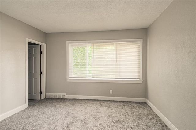 5900 Wabash Avenue, Kansas City, MO 64130