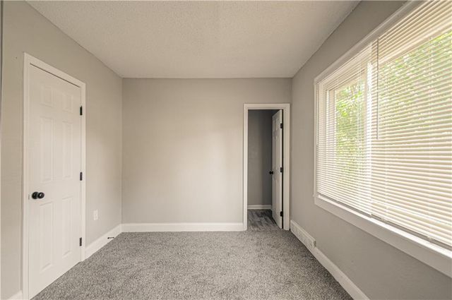 5900 Wabash Avenue, Kansas City, MO 64130