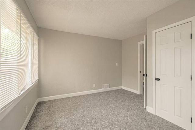 5900 Wabash Avenue, Kansas City, MO 64130