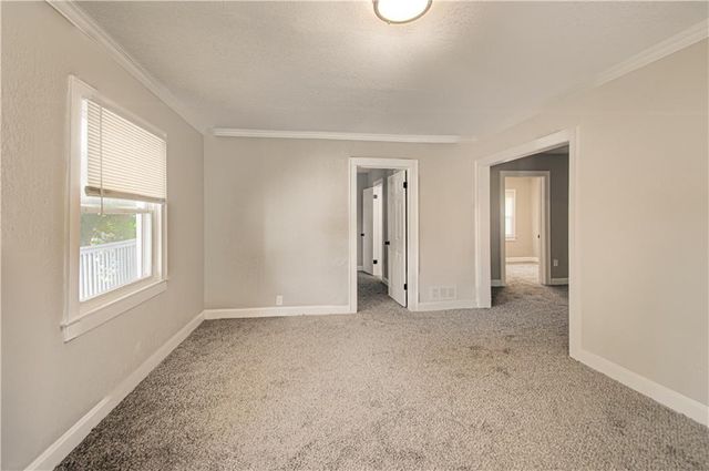 5900 Wabash Avenue, Kansas City, MO 64130