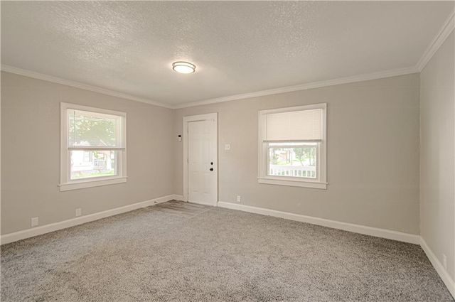 5900 Wabash Avenue, Kansas City, MO 64130