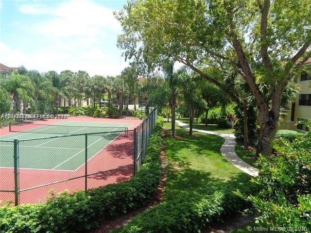 540 S Park Road 15-9, Hollywood, FL 33021