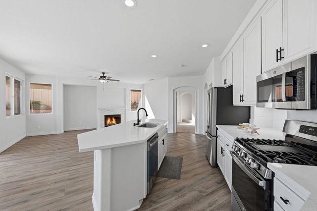 29 Villa Valtelena, Lake Elsinore, CA 92532