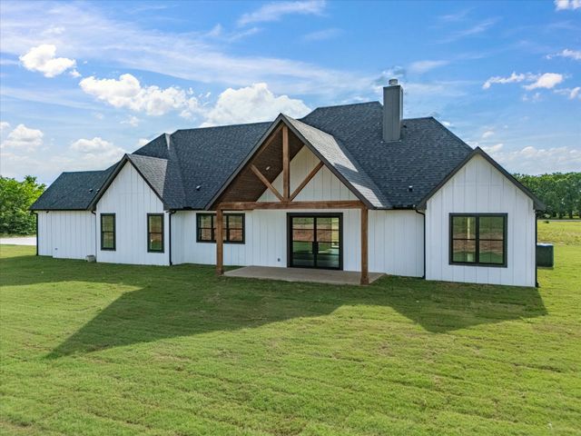 108 Bear Cat Court, Alvord, TX 76225