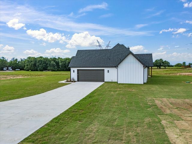 108 Bear Cat Court, Alvord, TX 76225